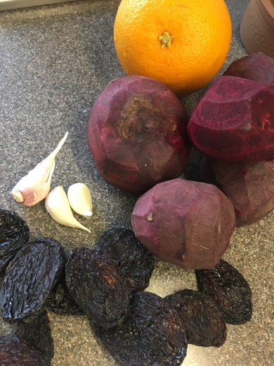 Свёкла томленая с апельсином и черносливом - Шаг 1