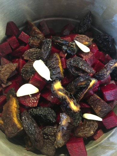 Свёкла томленая с апельсином и черносливом - Шаг 4