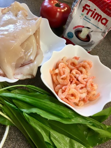 Морепродукты в томатно-сливочном соусе по-постному - Шаг 1