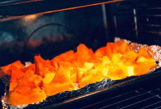 Печёная тыква с итальянскими травами