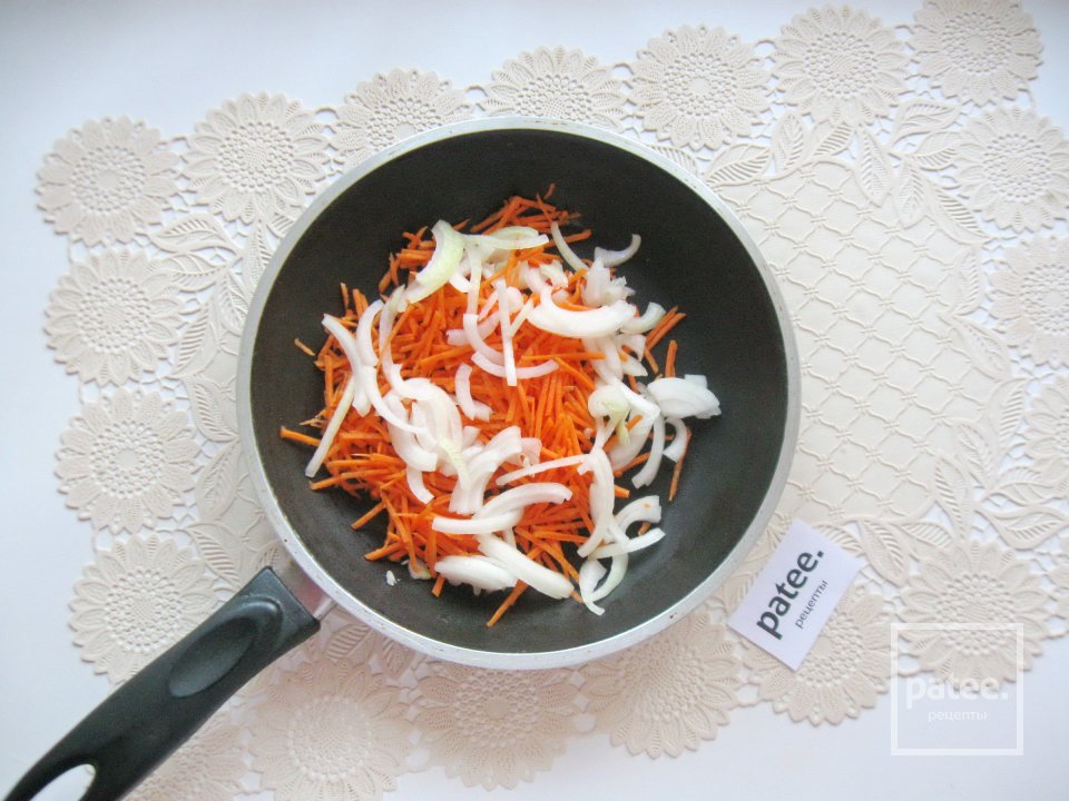 Салат с куриной печенью и маринованными огурцами - Шаг 3