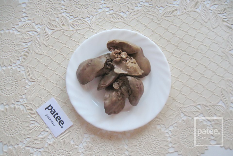 Салат с куриной печенью и маринованными огурцами - Шаг 5