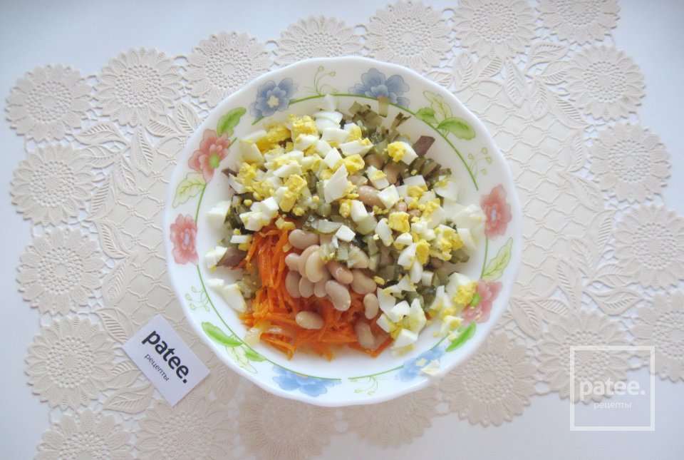 Салат с куриной печенью и маринованными огурцами - Шаг 10