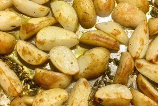 Молодой печёный картофель с тимьяном