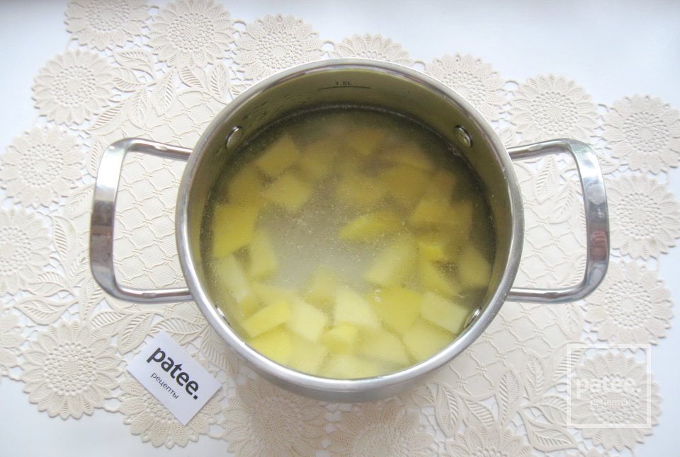 Суп с молодой капустой и зеленым горошком - Шаг 3