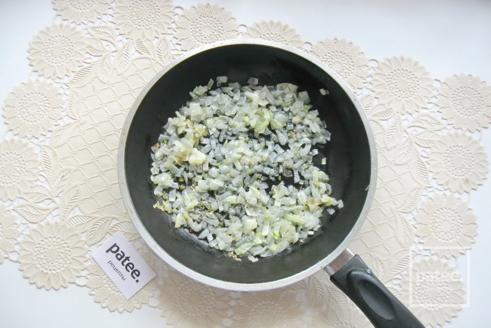 Суп с молодой капустой и зеленым горошком - Шаг 7