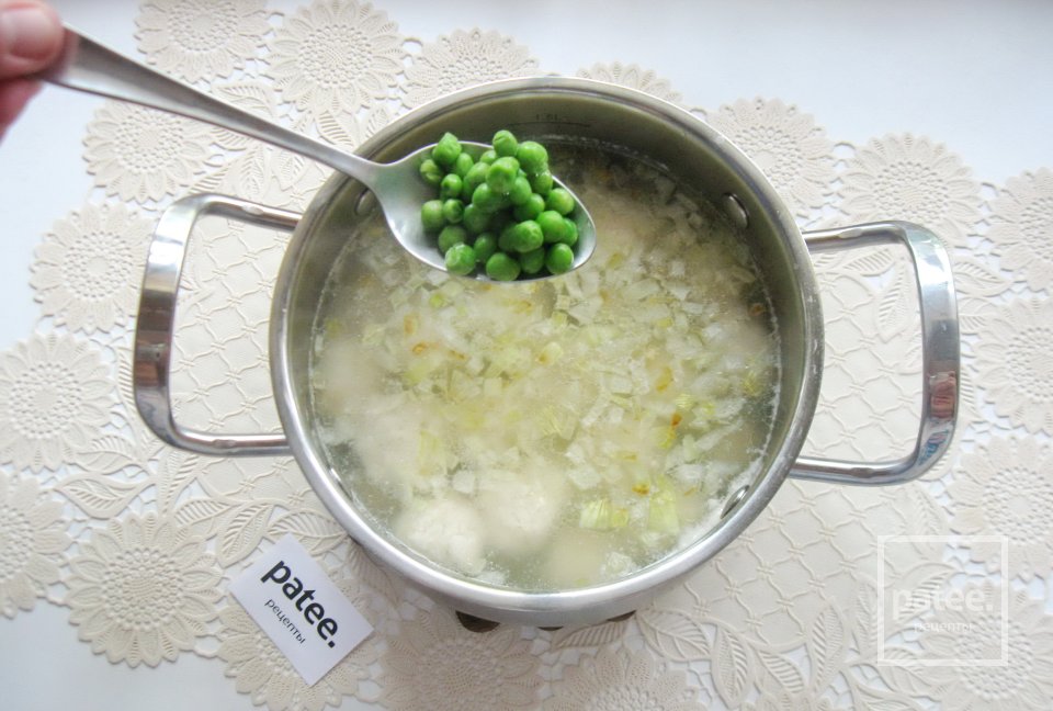 Суп с молодой капустой и зеленым горошком - Шаг 8