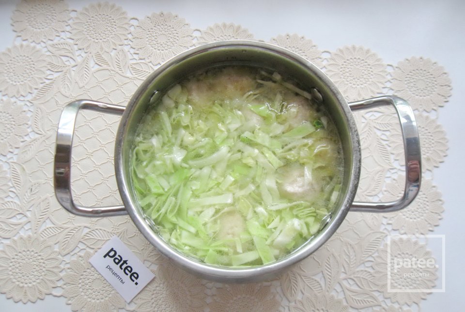 Суп с молодой капустой и зеленым горошком - Шаг 10