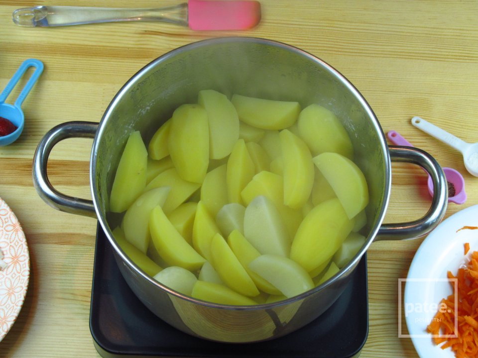 Тефтели с картофелем запеченные в духовке - Шаг 1