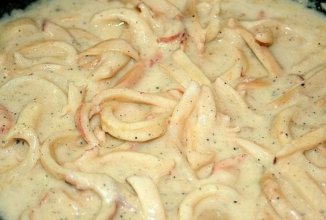 Нежный кальмар в сметанном соусе
