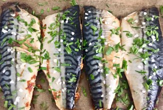 Запечённая скумбрия с чесноком и паприкой😋