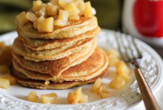 Яблочные панкейки