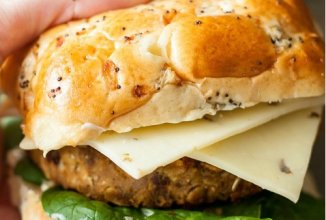 Бургер с бобами и тыквой