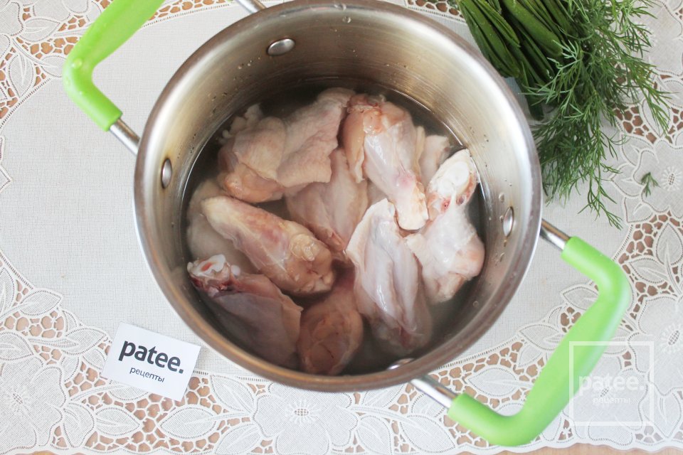 Легкий куриный суп с вермишелью и черемшой - Шаг 3