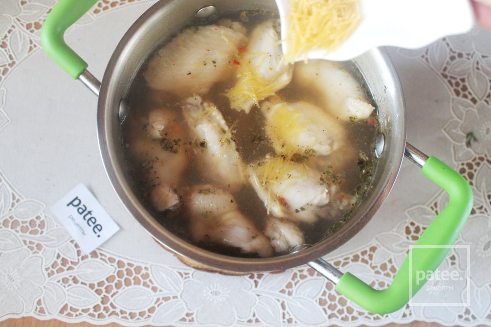 Легкий куриный суп с вермишелью и черемшой - Шаг 15