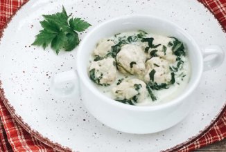Куриные фрикадельки в сметаном соусе