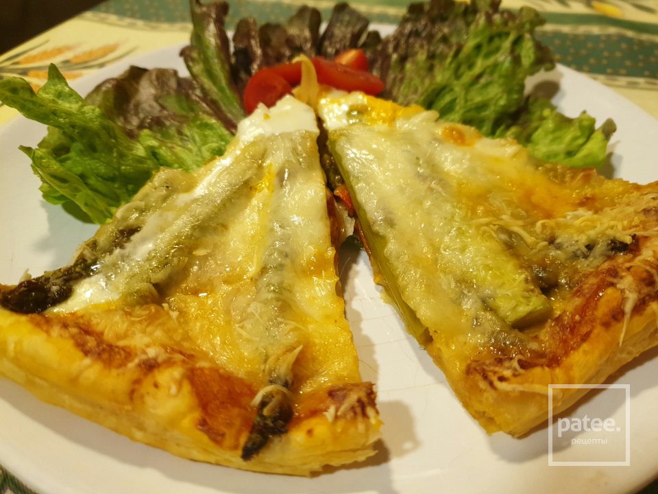 Пицца по-домашнему на слоеном тесте - Шаг 13