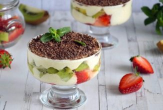 Зефирный десерт с фруктами