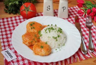 Куриные биточки с соусом