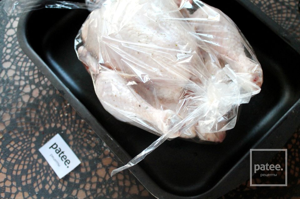 Курица, запечённая в рукаве в духовке - Шаг 6