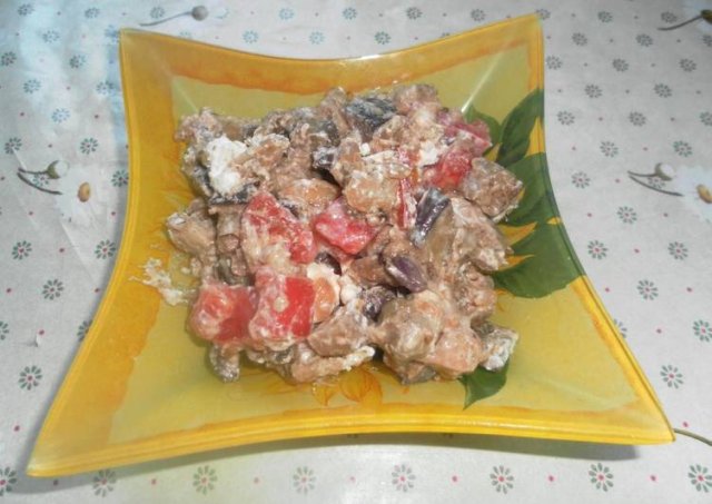 Салат из баклажанов, помидоров и курицы
