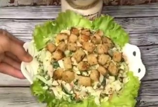 Салат с копчёной грудкой и пекинской капустой