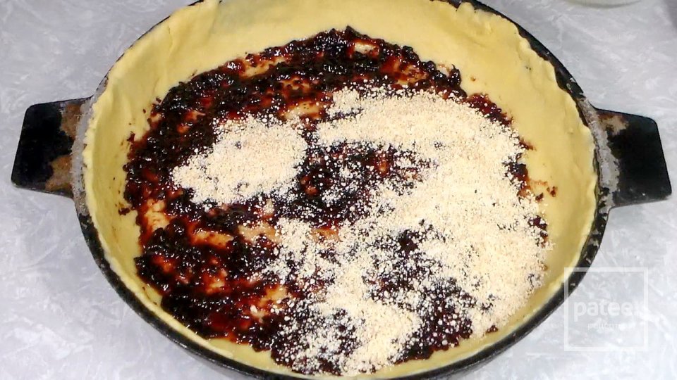 Пирог из песочного теста с джемом и орехами - Шаг 11