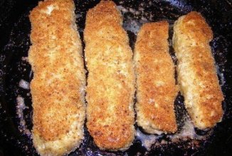 Куриные рулетики с грибами и сыром в сметанном соусе