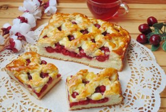 Сдобный пирог с вишней