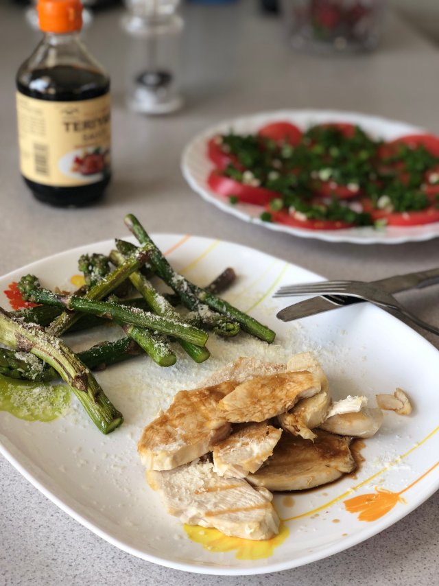 Помидоры с укропом и зелёным луком