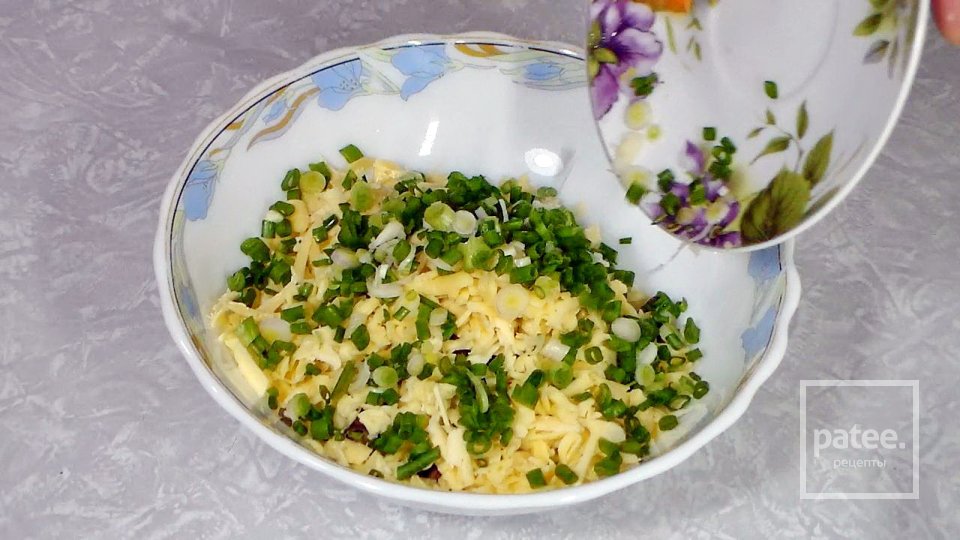 Чебуреки из кабачков с грибами и сыром - Шаг 9