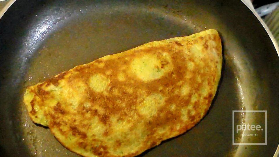 Чебуреки из кабачков с грибами и сыром - Шаг 12