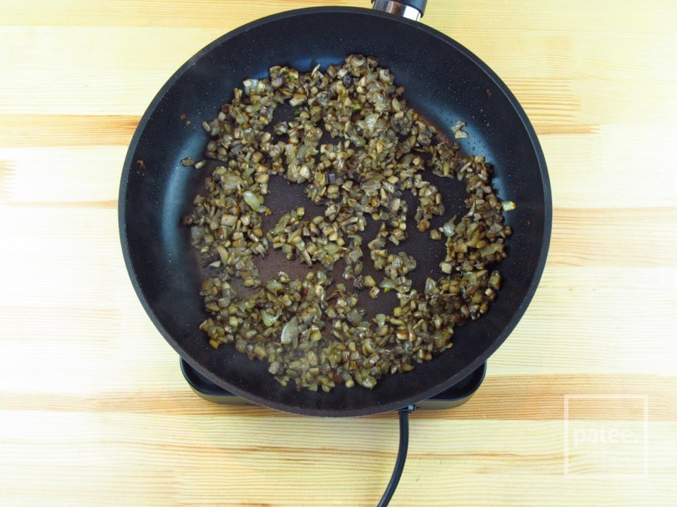 Пирожки в духовке с грибами из песочного теста - Шаг 2