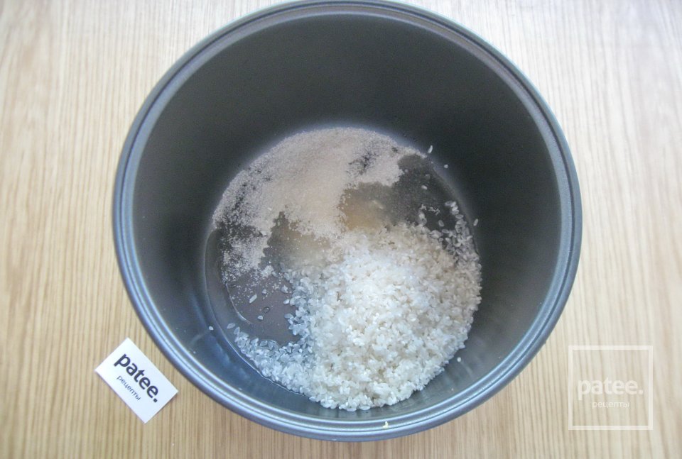 Молочная рисовая каша с яблоками и изюмом в мультиварке - Шаг 3