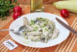 Фрикасе с грибами и кабачком