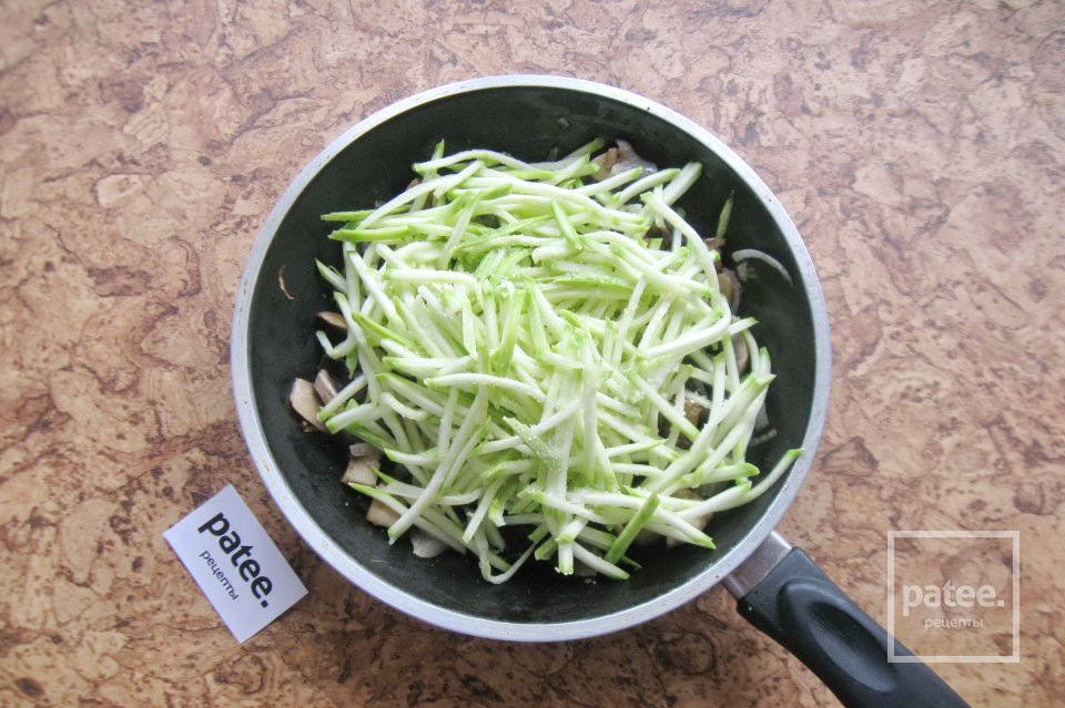 Фрикасе с грибами и кабачком - Шаг 6