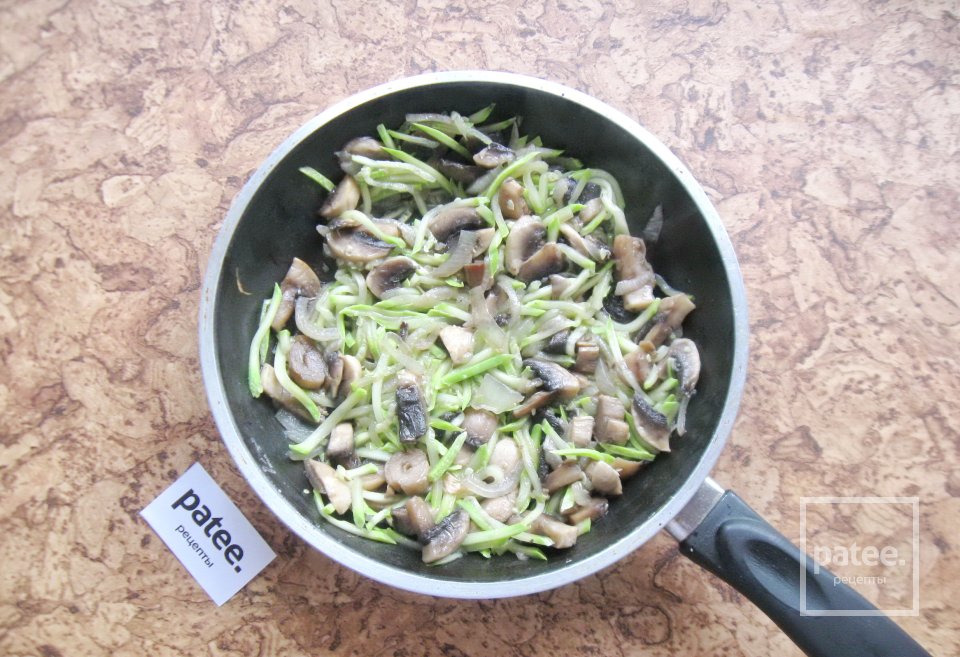 Фрикасе с грибами и кабачком - Шаг 7