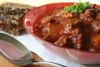 Говядина тушеная по-абхазски