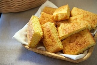 Вареные хлебцы из кукурузной муки с творогом