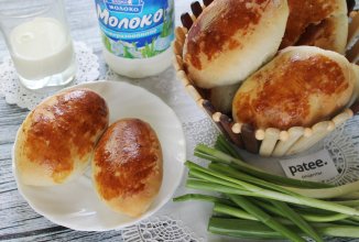 Пирожки с луком и яйцом из дрожжевого теста