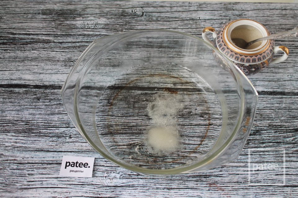 Пирожки с луком и яйцом из дрожжевого теста - Шаг 4