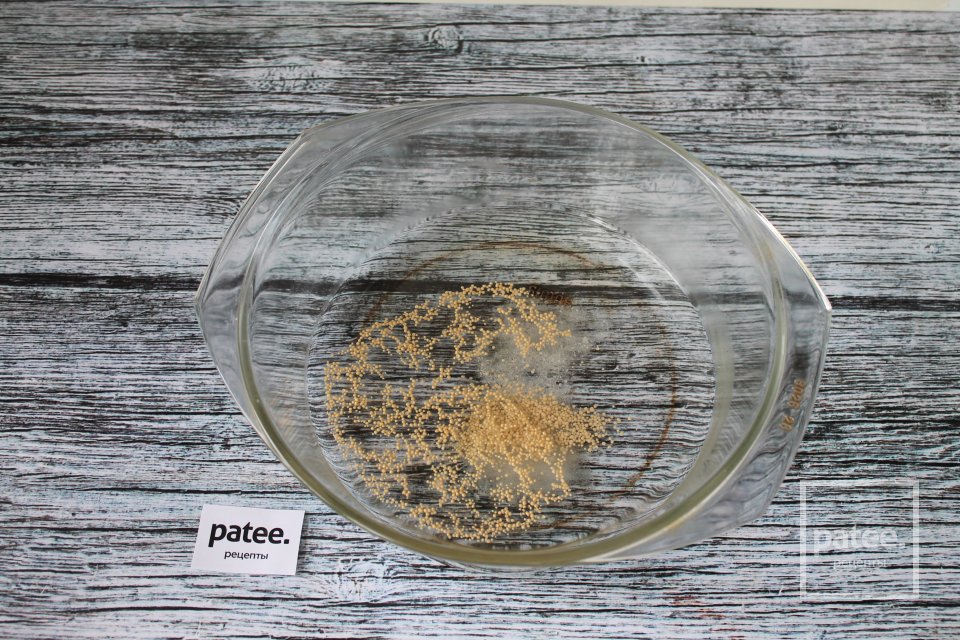 Пирожки с луком и яйцом из дрожжевого теста - Шаг 5