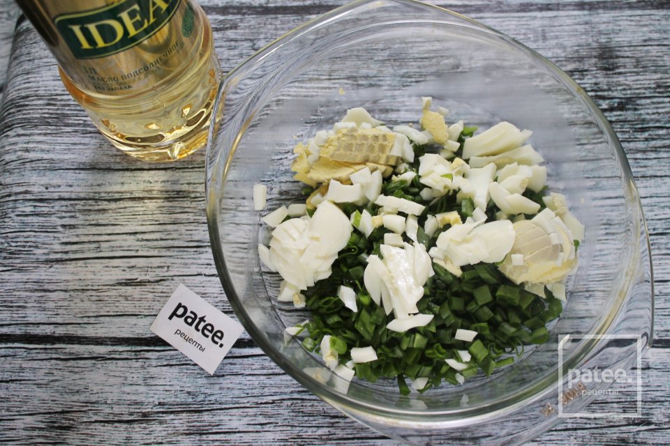 Пирожки с луком и яйцом из дрожжевого теста - Шаг 9