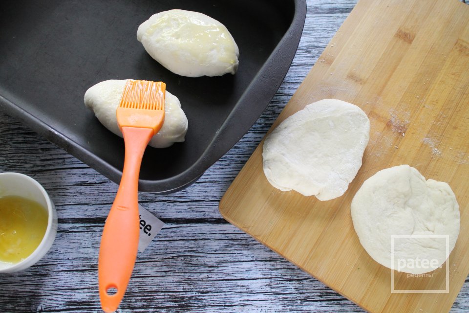 Пирожки с луком и яйцом из дрожжевого теста - Шаг 14