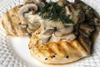 Куриная грудка в сливочно-грибном соусе