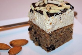 Шоколадно-миндальный торт