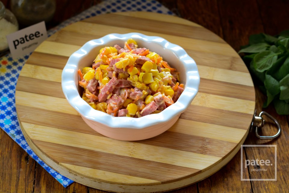 Салат с корейской морковкой, колбасой и сухариками - Шаг 11