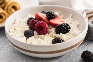 Творог с ягодами