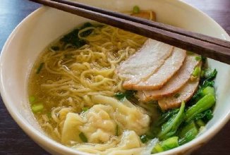 Легкий суп с лапшой и капустой