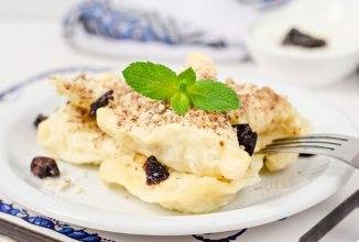 Вареники с черносливом и корицей